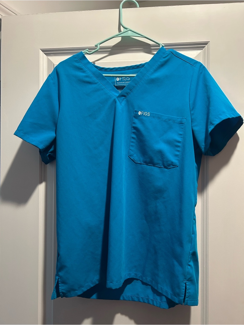 Figs Women's V-Neck Scrub Top in Bright Teal